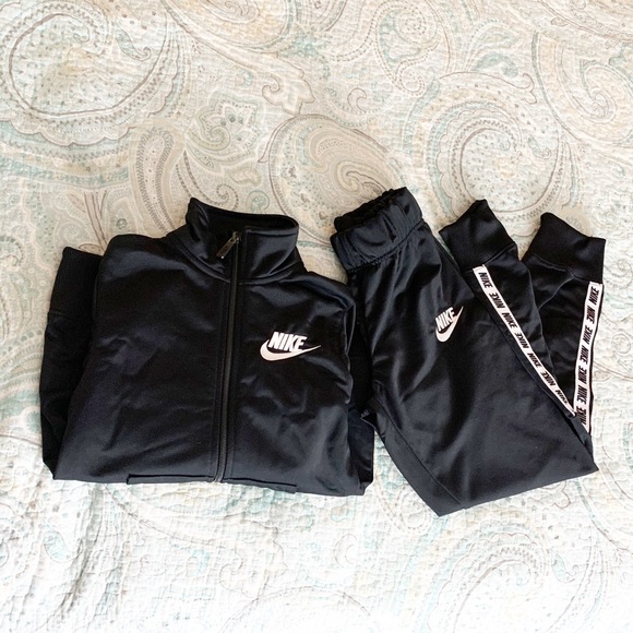 modells nike sweatsuit